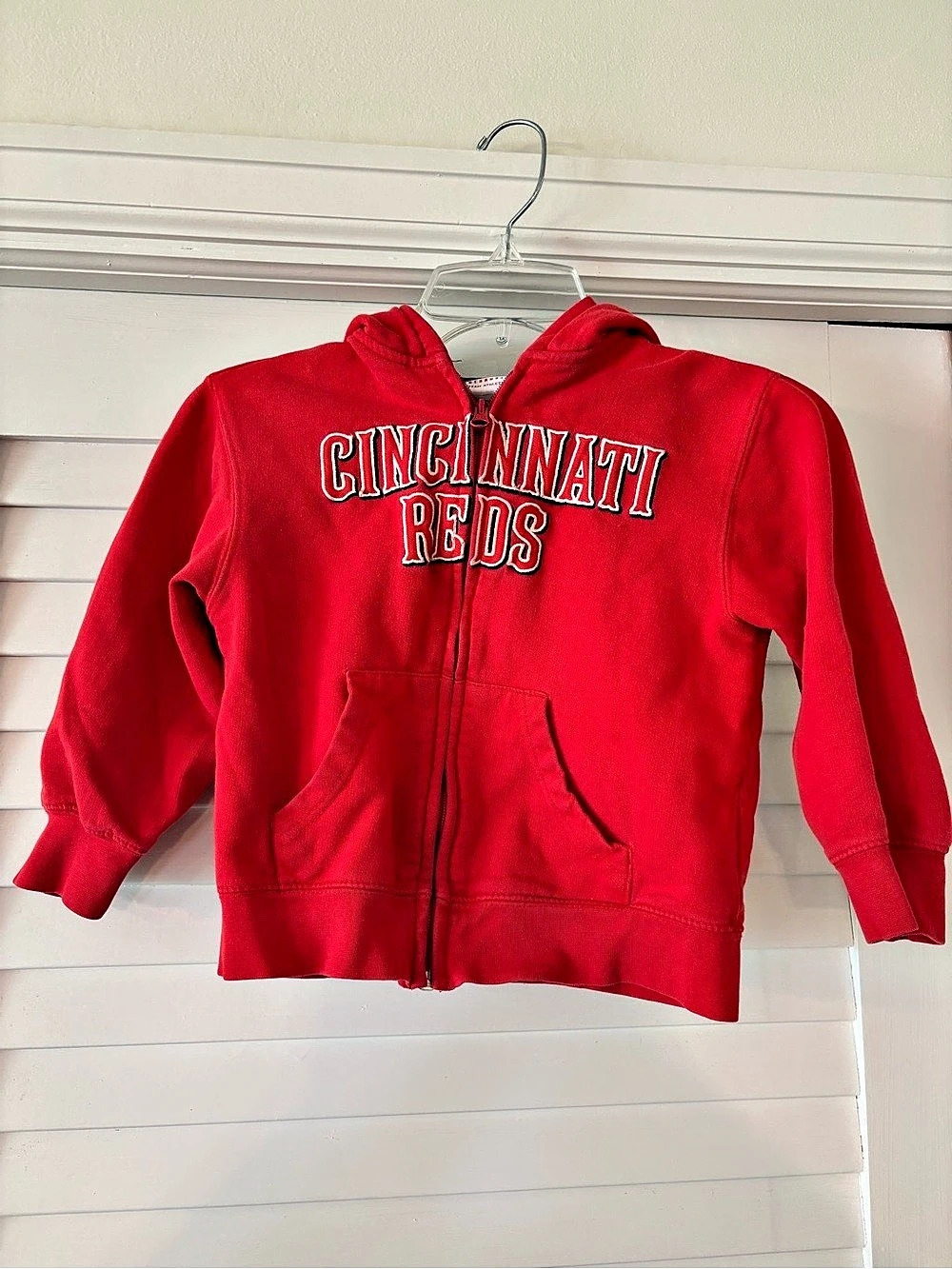 Team Athletics Cincinnati Reds Boys Size Medium Hoodie